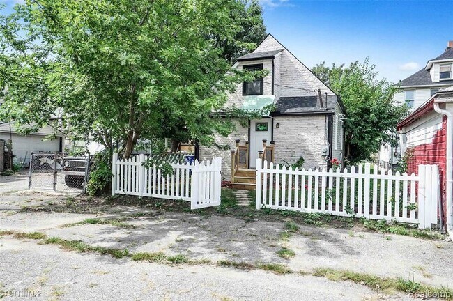 Building Photo - 1 br, 1 bath House - 9310 Dubois St