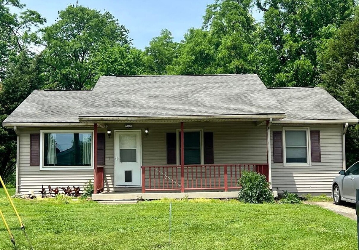 Primary Photo - Cute 3 bed 1 bath close to I-265