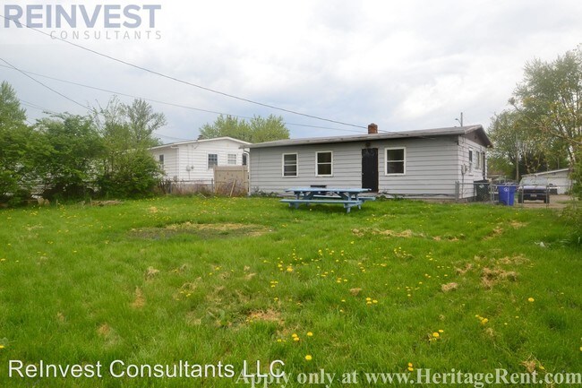 Building Photo - 3 br, 1 bath House - 94 Van Buren