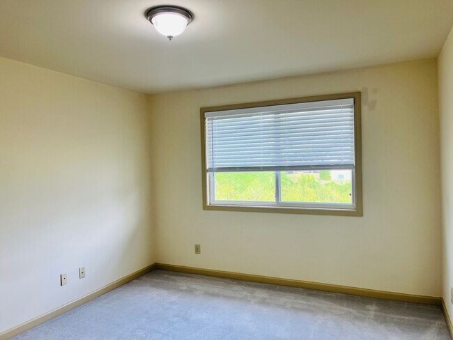 Foto del edificio - 613 Hillsboro Rd