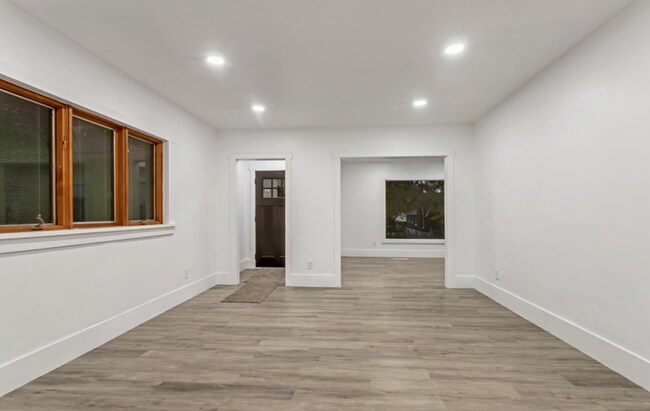Foto del edificio - 2664 Brinker Ave