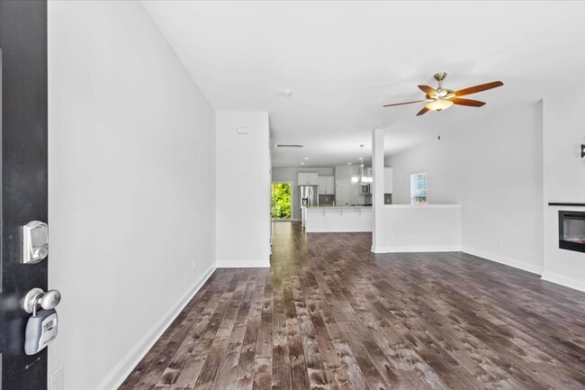 Building Photo - Beautiful 4 Bed - 2.5 Bath in Watergrass S...