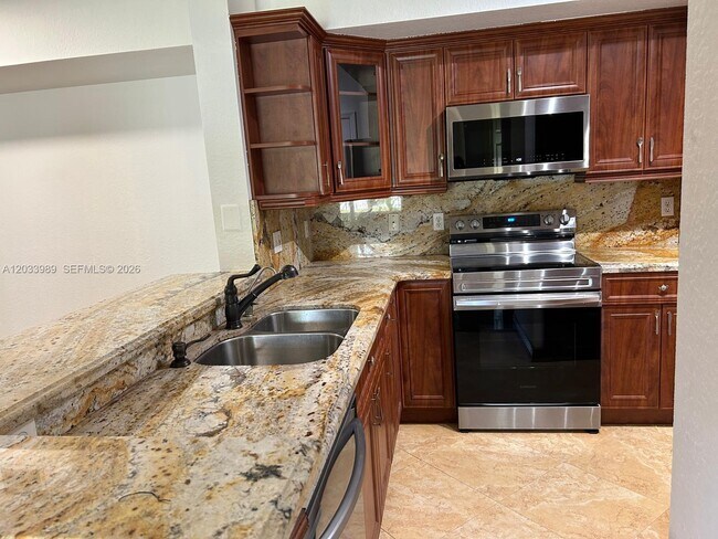 Foto del edificio - 2516 Centergate Dr