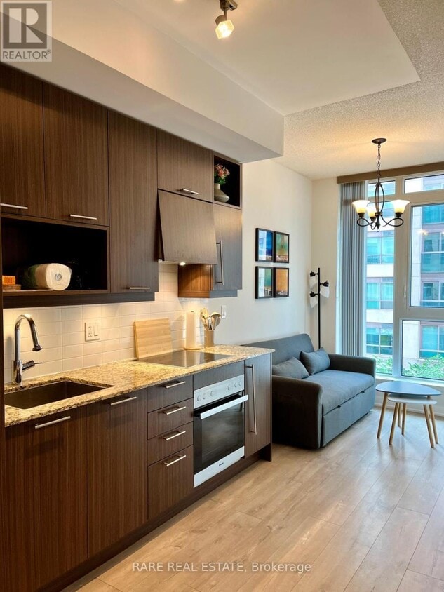 Primary Photo - 199 Richmond St W