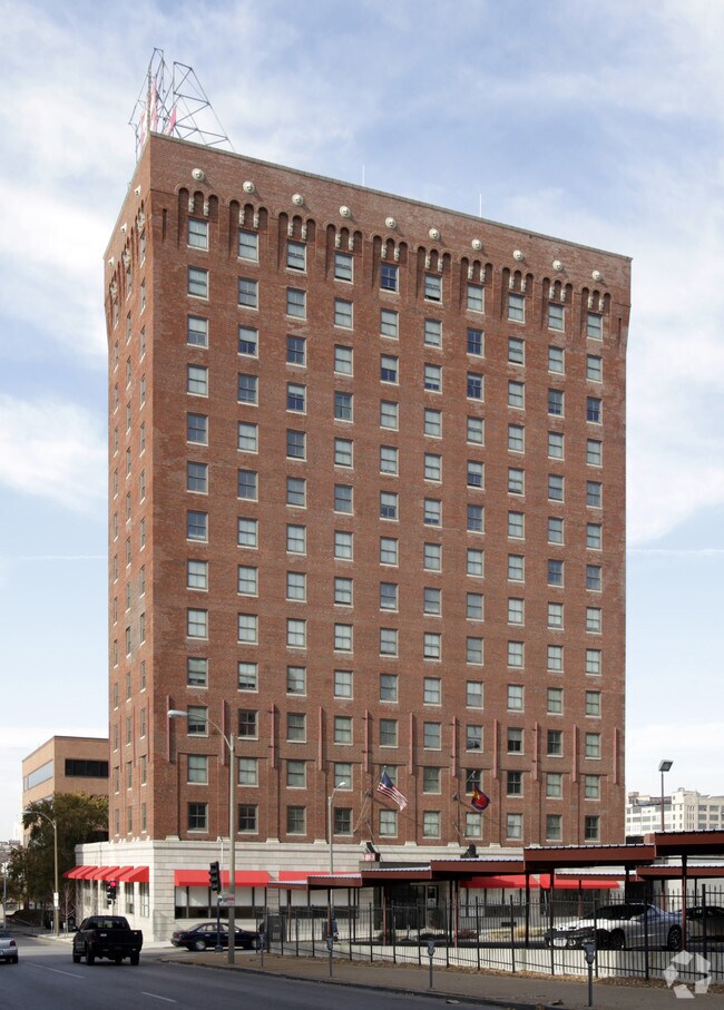 Railton Hotel Apartments in Saint Louis, MO