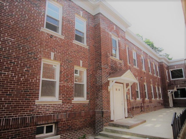 Primary Photo - 310 Edgewood Ave