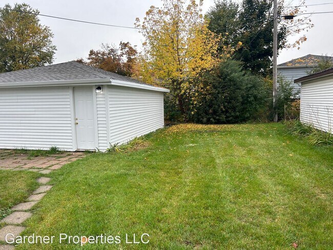 Building Photo - 3 br, 1.5 bath House - 6851 N 40th Street