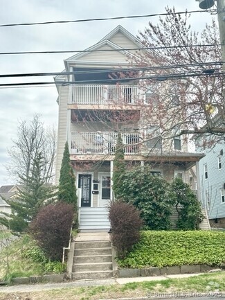 Building Photo - 272 Linwood St