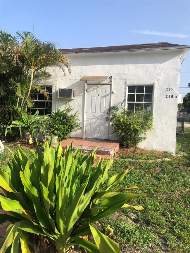 Foto del edificio - 215 SW 11th St