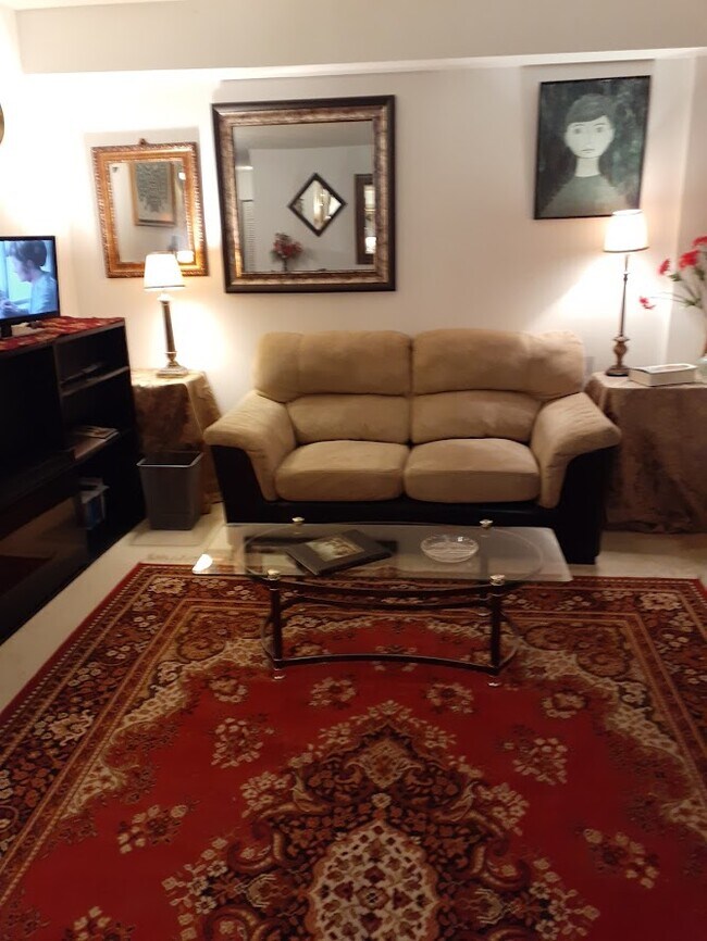 Living room - 500 Laurier Av W