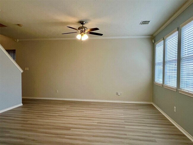 Foto del edificio - 6111 Morningshire Ln