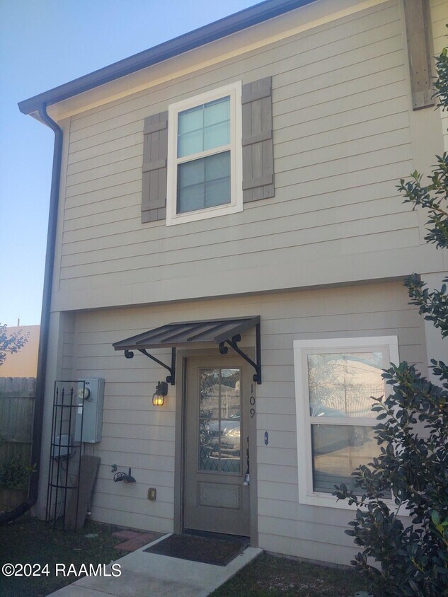 Primary Photo - 109 Ella St