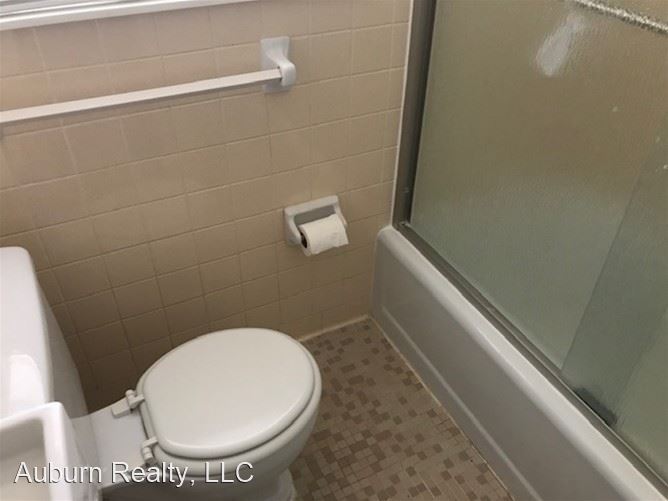 Building Photo - 3 br, 2 bath House - 1067 North College St...