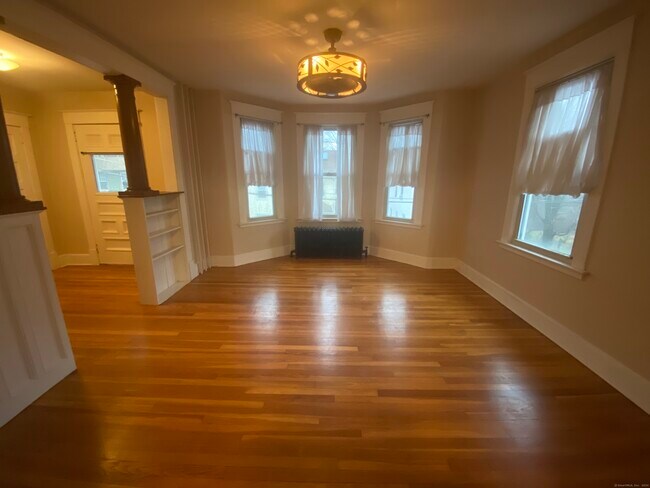 Foto del edificio - 19 Burr Ave