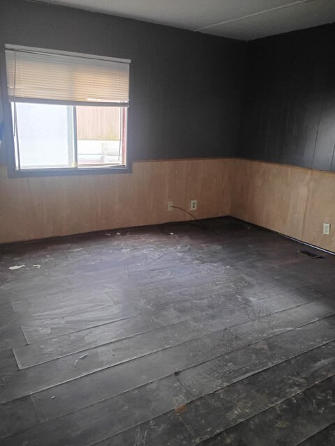 Building Photo - 704 N Linn St