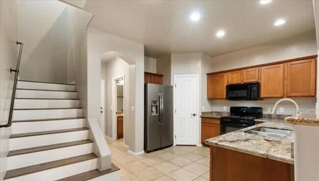 Foto del edificio - Great Mountain Gate Home 3 bed, 2 1/2 bath home with 2 car garage Property Pros Property Manageme...