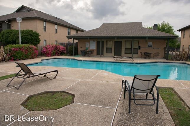 Building Photo - 1 br, 1.5 bath House - 8455 Summa #2