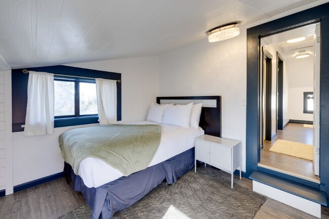 Foto del edificio - 400 S Holladay Dr