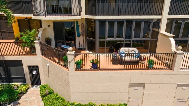 Foto del edificio - 5706 Cape Harbour Dr