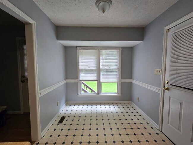 Foto del edificio - 5090 Summer Ridge Rd
