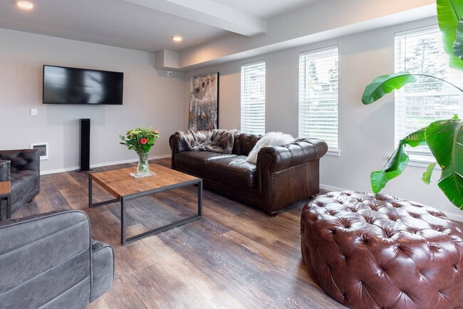 Building Photo - 624 E 32nd St