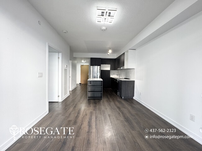Photo du bâtiment - Modern 1-Bedroom + Den Condo with Balcony ...