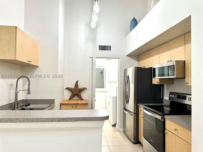 Foto del edificio - 1020 Villa Cir