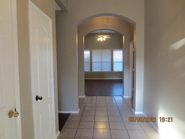 Building Photo - 4836 Gloucester Dr