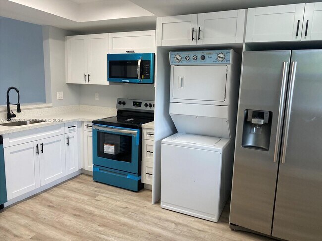 Foto del edificio - 2500 Coral Springs Dr