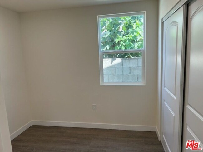 Foto del edificio - 5616 Vonnie Ln
