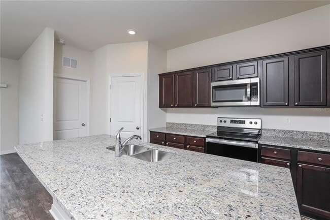 Building Photo - 3008 Neverland Dr