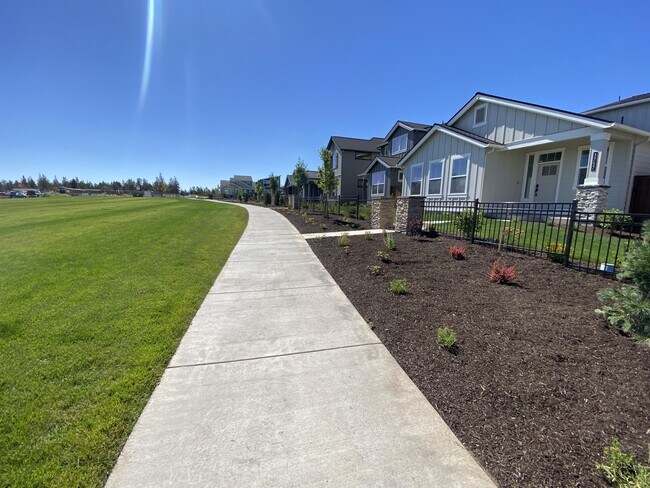 Building Photo - 3757 NE Petrosa Ave
