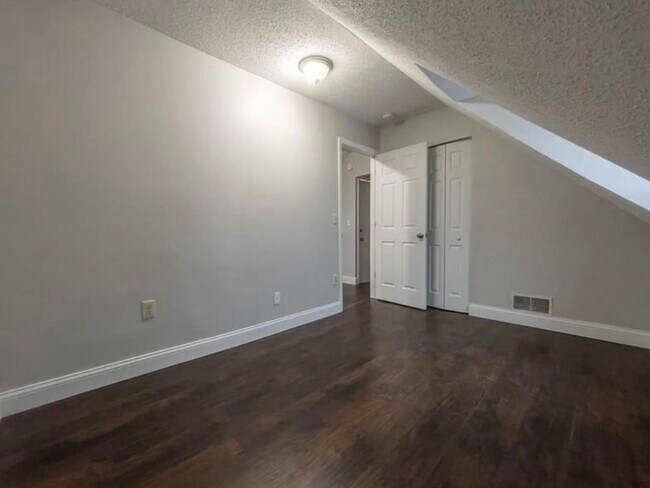 Building Photo - 1086 Galtier St
