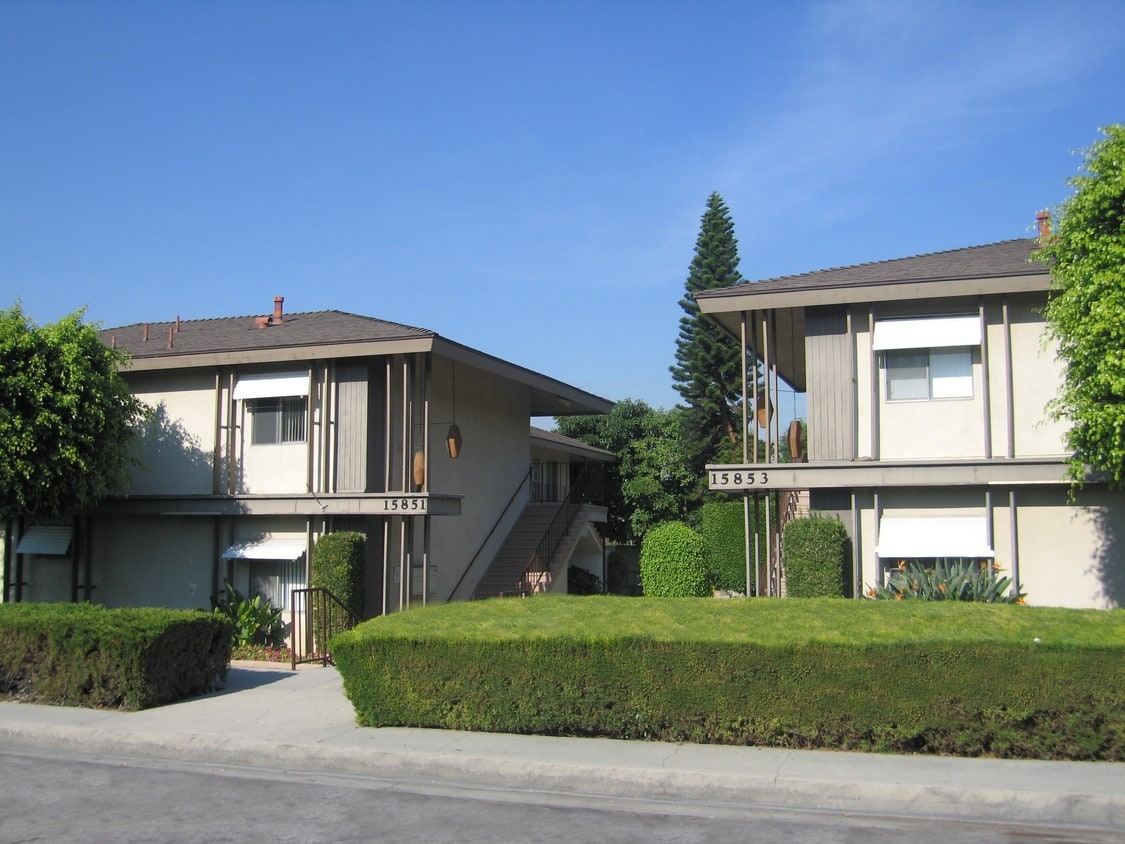 Primary Photo - Landmark Apartments