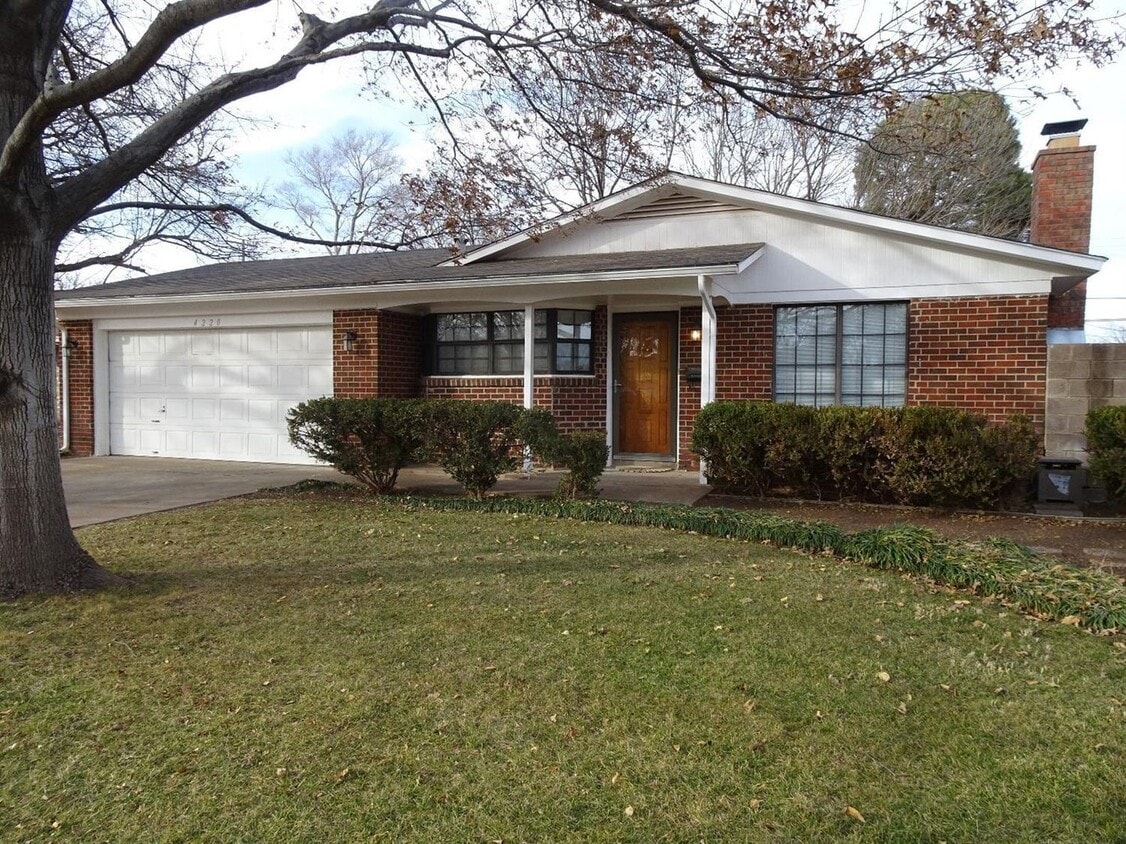 Primary Photo - Charming Oasis: Stylish Home with Parquet ...