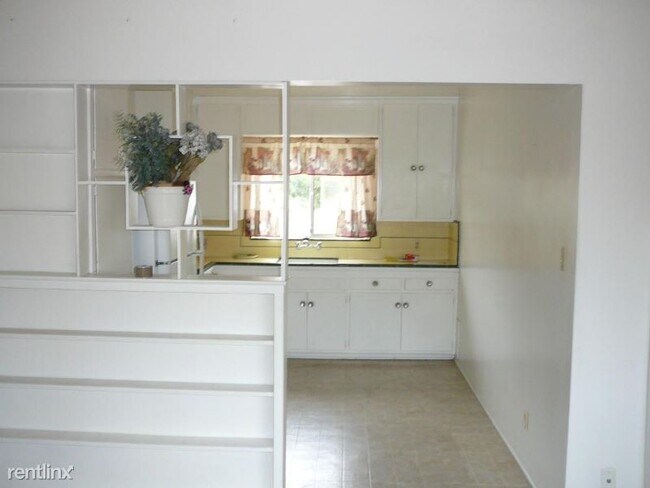 Building Photo - 1 br, 1 bath Apartment - 3068 Luna Dr