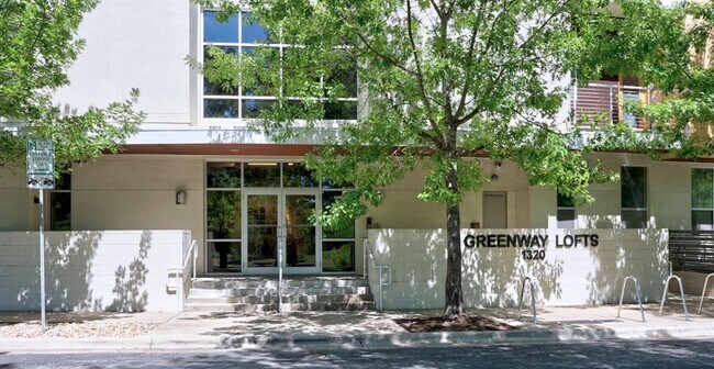 Foto del edificio - 1320 Robert Browning St