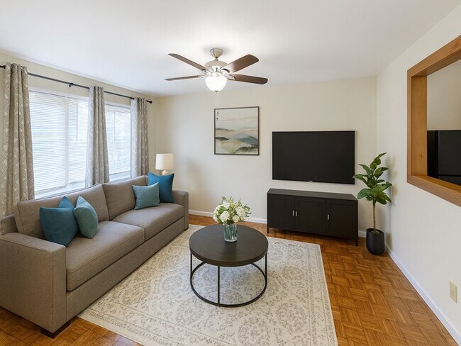 Foto del edificio - Beautiful 3BR 1BA Home w/ 2-Car Garage in Kansas City