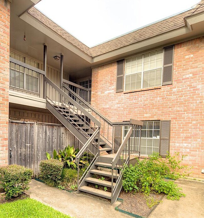 Foto del edificio - 1223 Augusta Dr