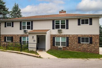 Building Photo - 1933 Fairview Dr