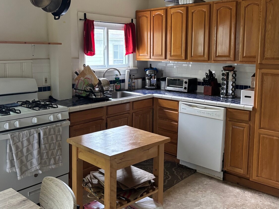 Kitchen - 46 Channing St
