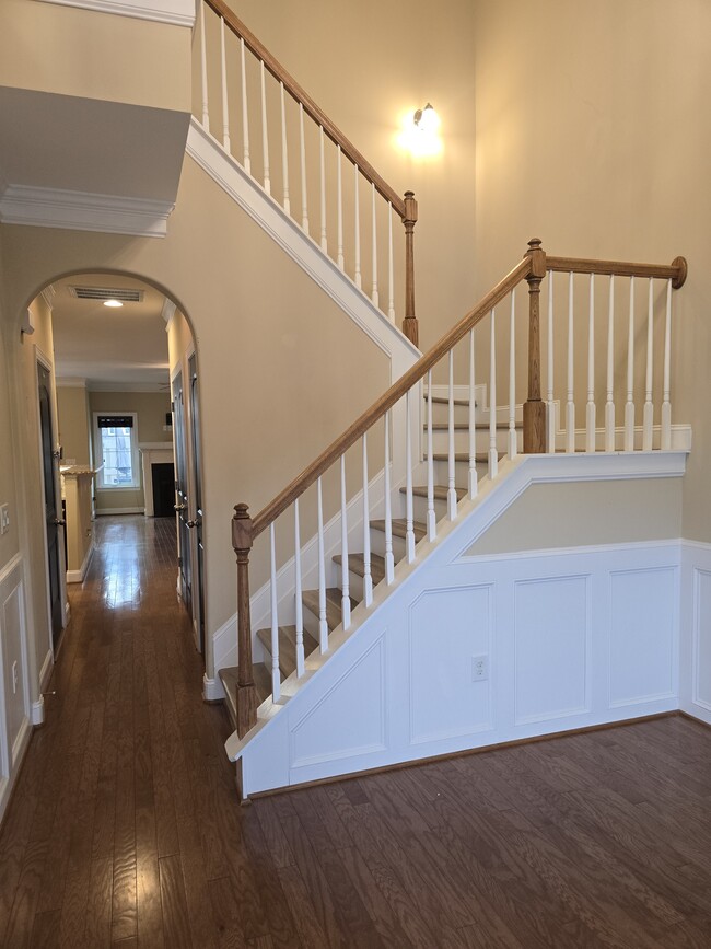 Building Photo - 716 Carneros Ci