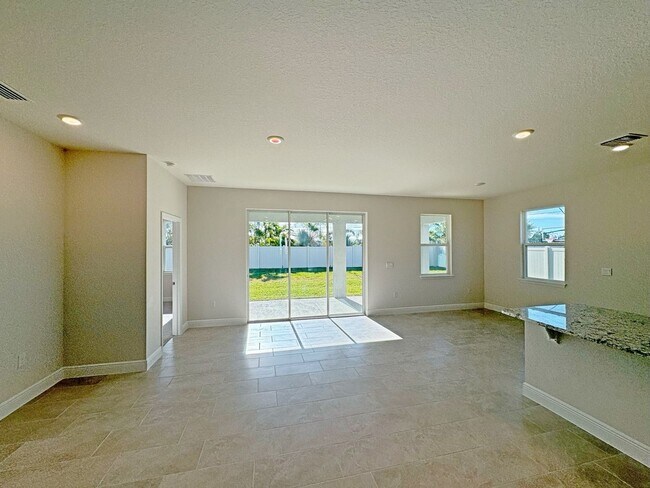 Building Photo - New Community in Apollo Beach!