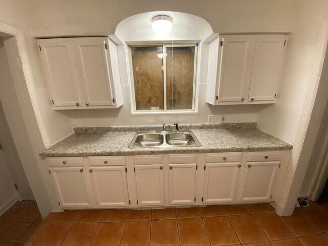 Foto del edificio - 15400 Rutherford St
