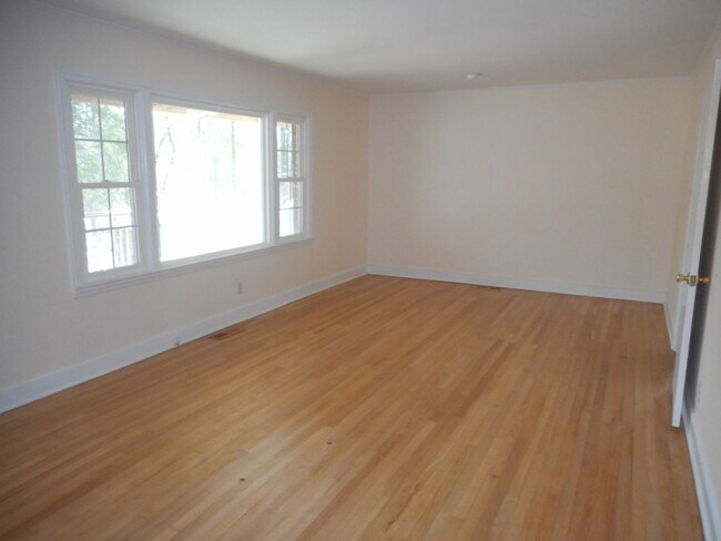 Foto del edificio - Beautiful 4 Bedroom 2 Bath Ranch Home on India Hook