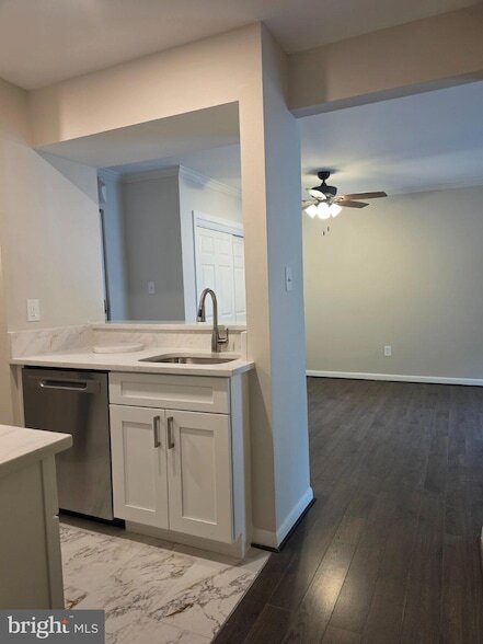 Foto del edificio - 5767 Rexford Ct
