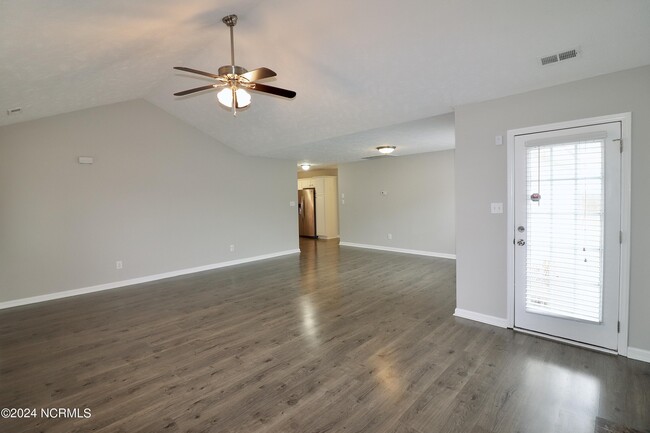 Foto del edificio - 162 Huntington Dr