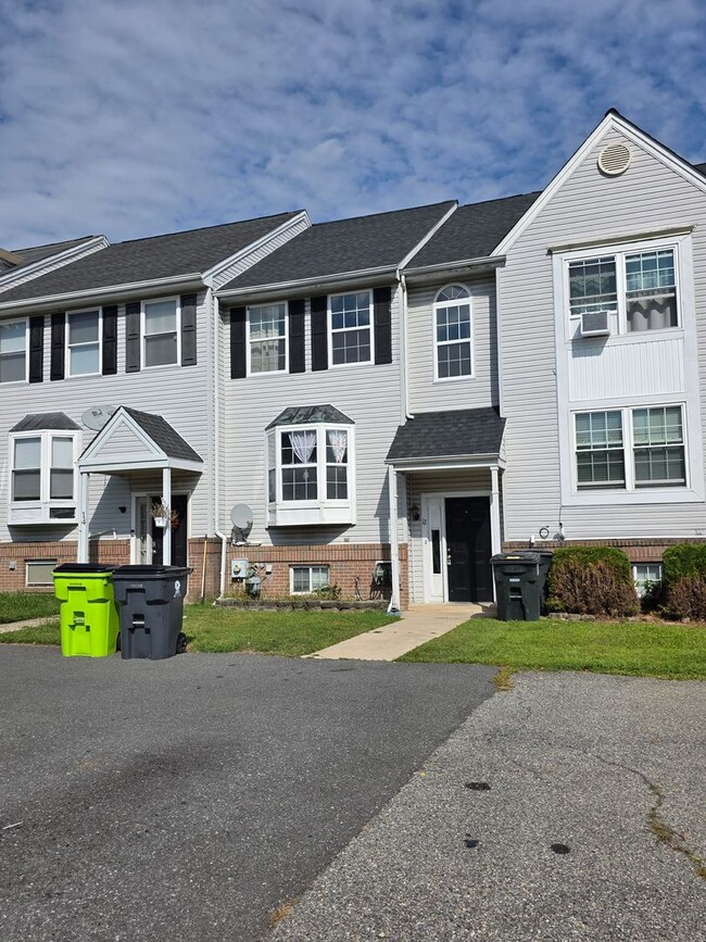 Building Photo - Townhouse in Newark/Bear Area