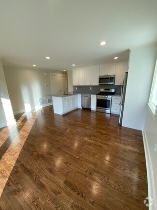 Building Photo - 57 Howland Ave