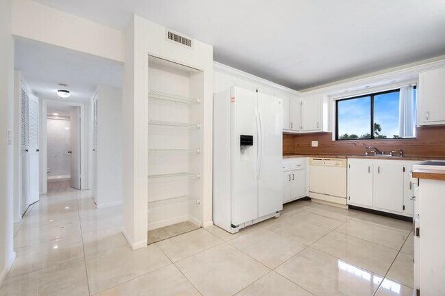 Foto del edificio - 7770 Tahiti Ln